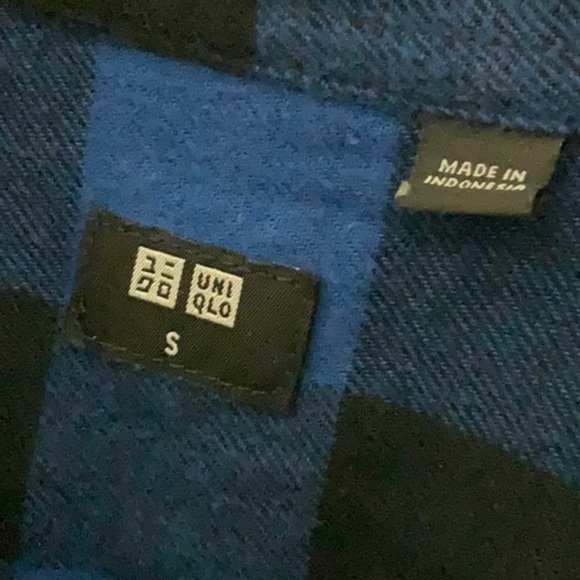 Uniqlo flannel Buffalo plaid button shirt Small black blue cotton soft - Picture 3 of 4